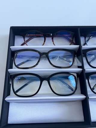 9x Optische monturen, Tom Davies, in luxe opbergdoos/displaytray